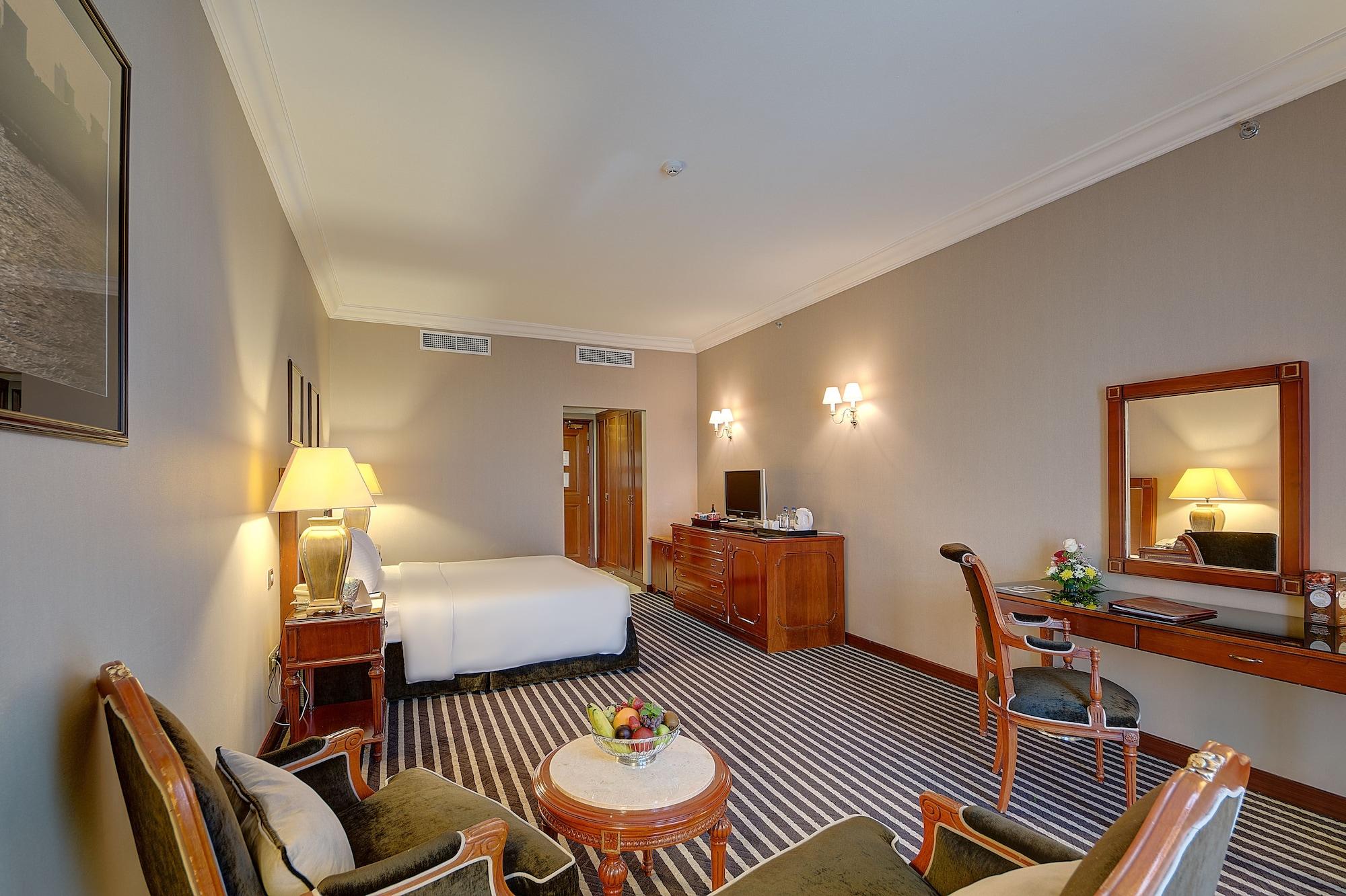 Royal Ascot Hotel Дубай Екстериор снимка