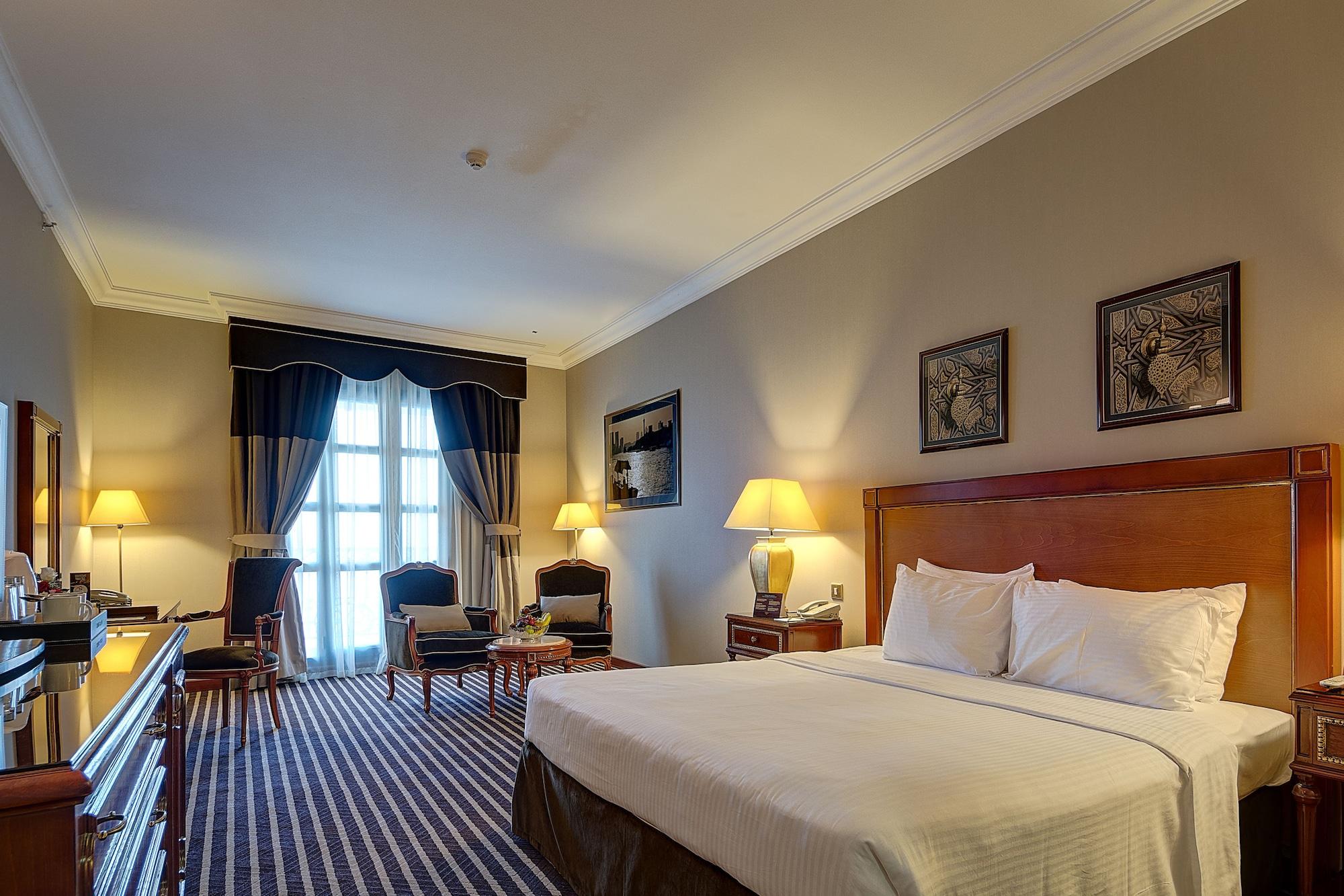 Royal Ascot Hotel Дубай Екстериор снимка