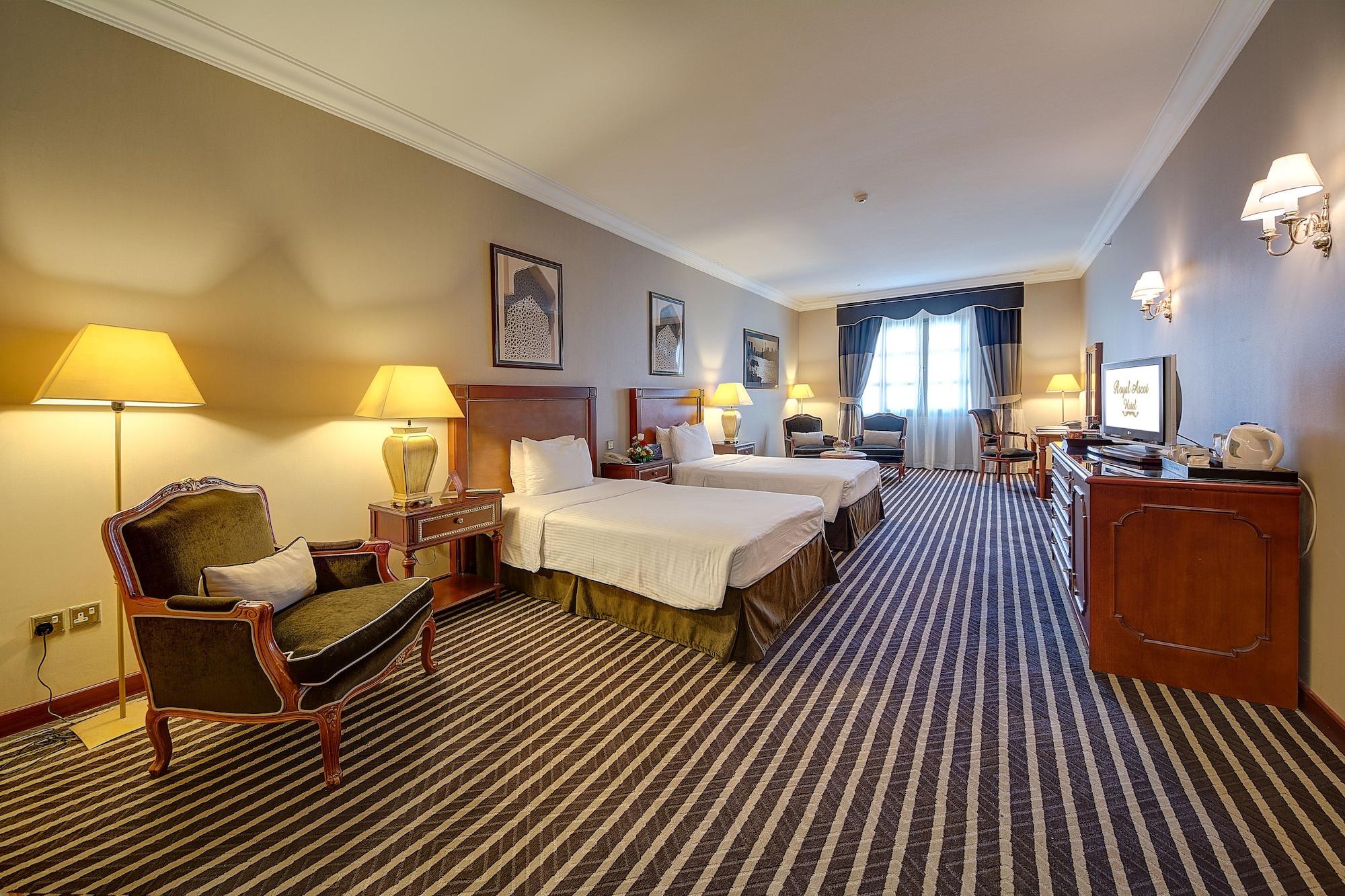 Royal Ascot Hotel Дубай Екстериор снимка