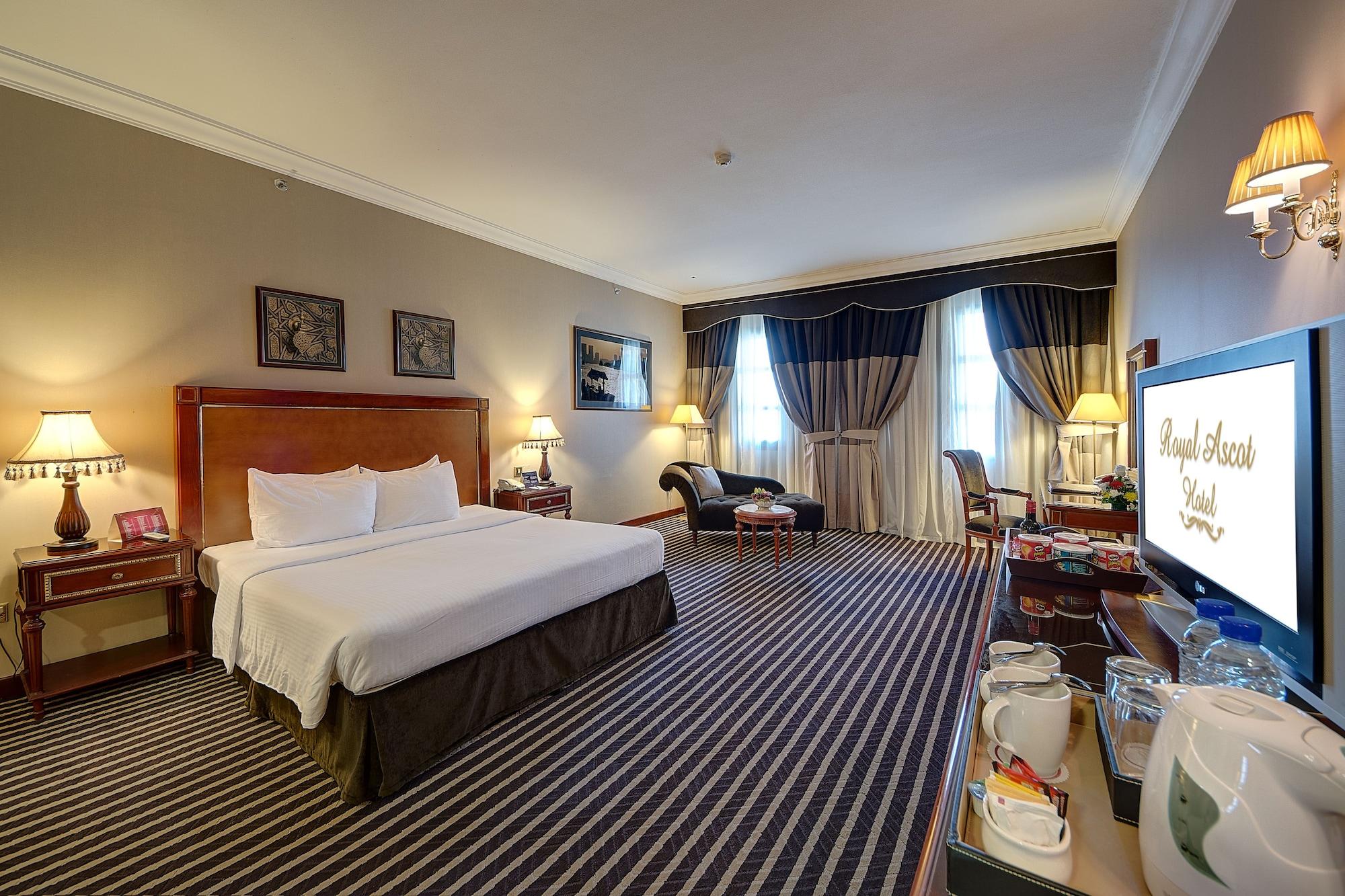Royal Ascot Hotel Дубай Екстериор снимка