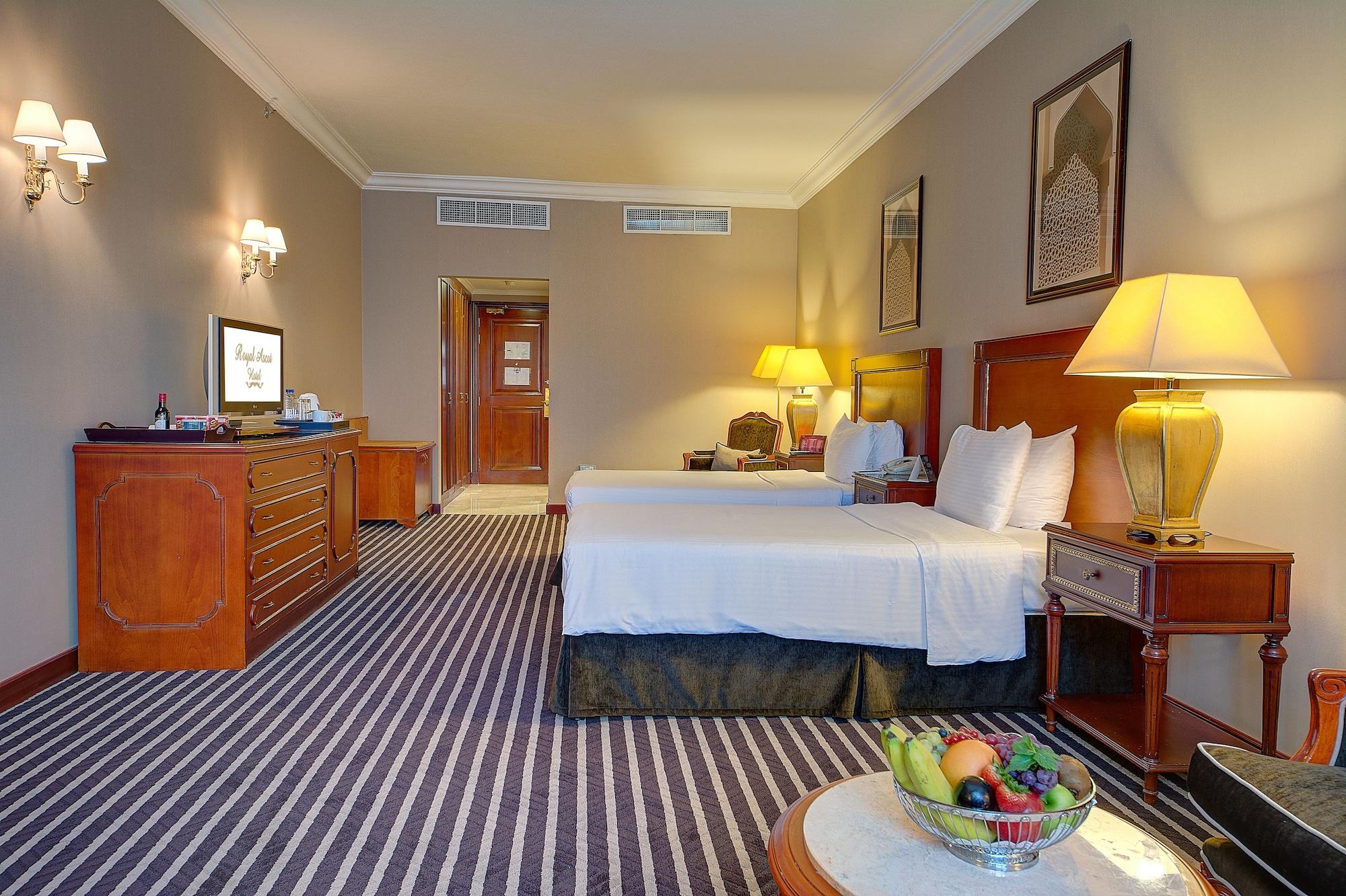 Royal Ascot Hotel Дубай Екстериор снимка