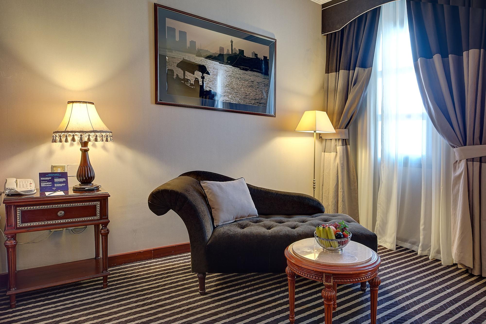 Royal Ascot Hotel Дубай Екстериор снимка