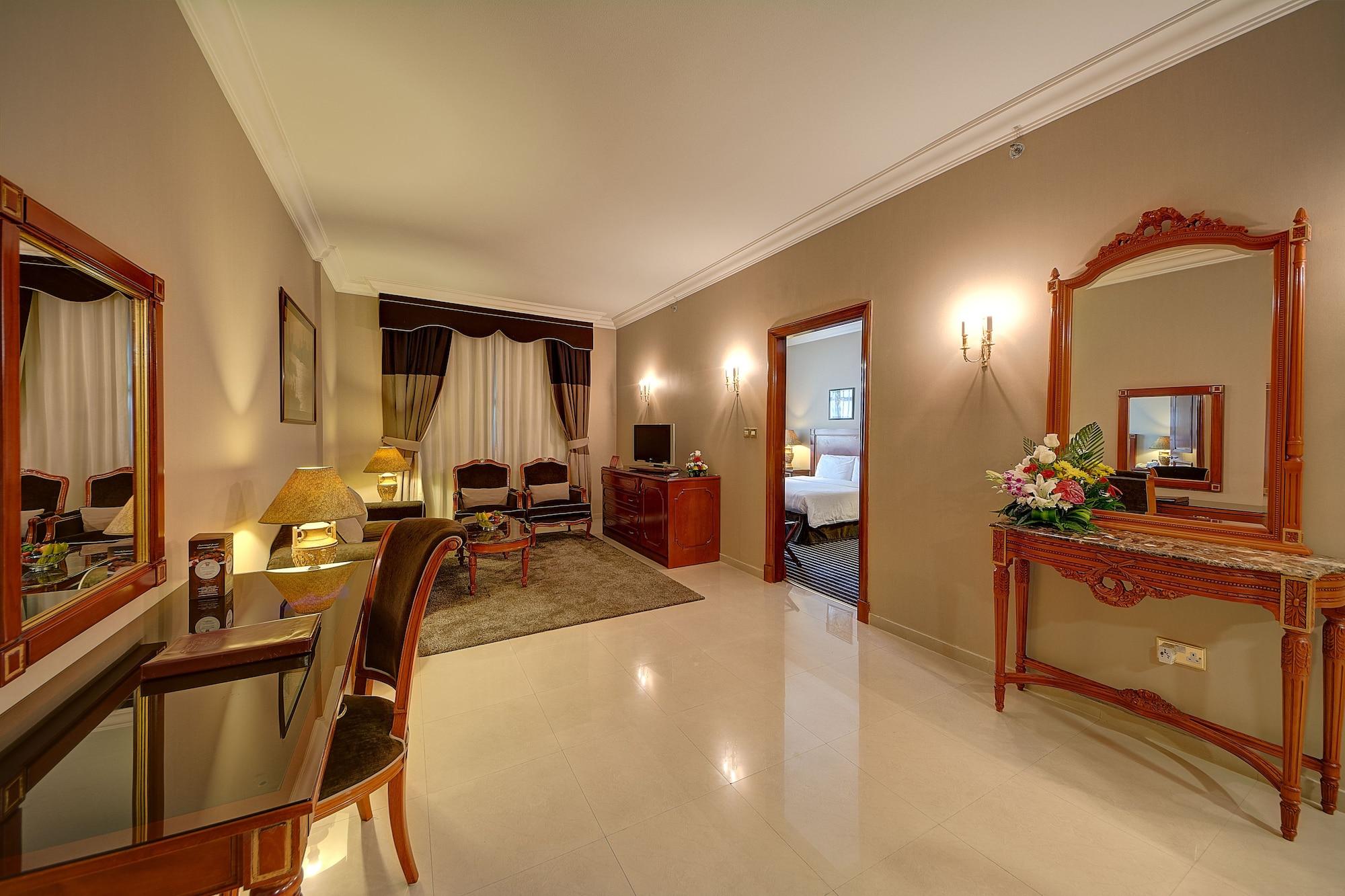 Royal Ascot Hotel Дубай Екстериор снимка
