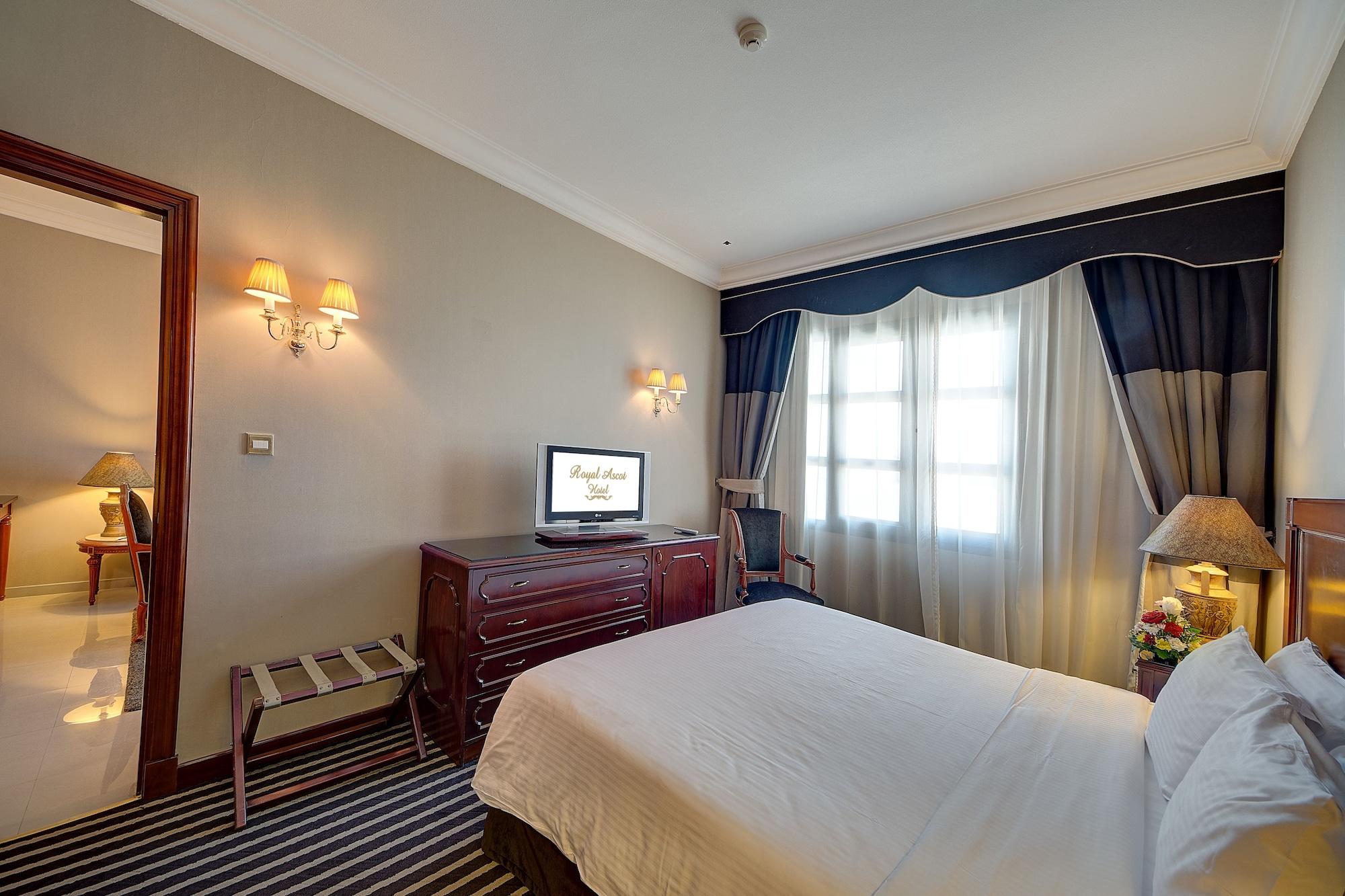Royal Ascot Hotel Дубай Екстериор снимка