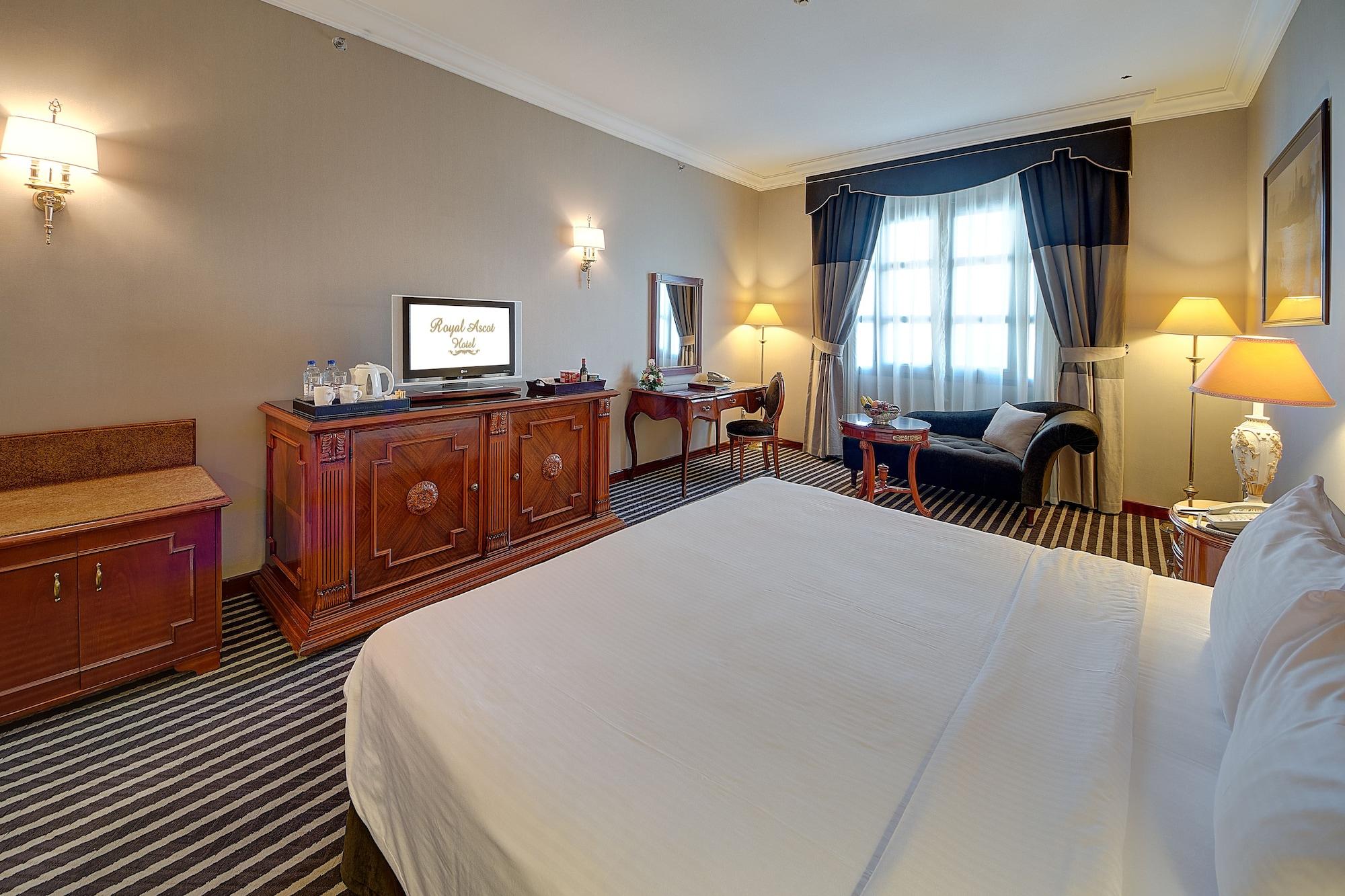 Royal Ascot Hotel Дубай Екстериор снимка
