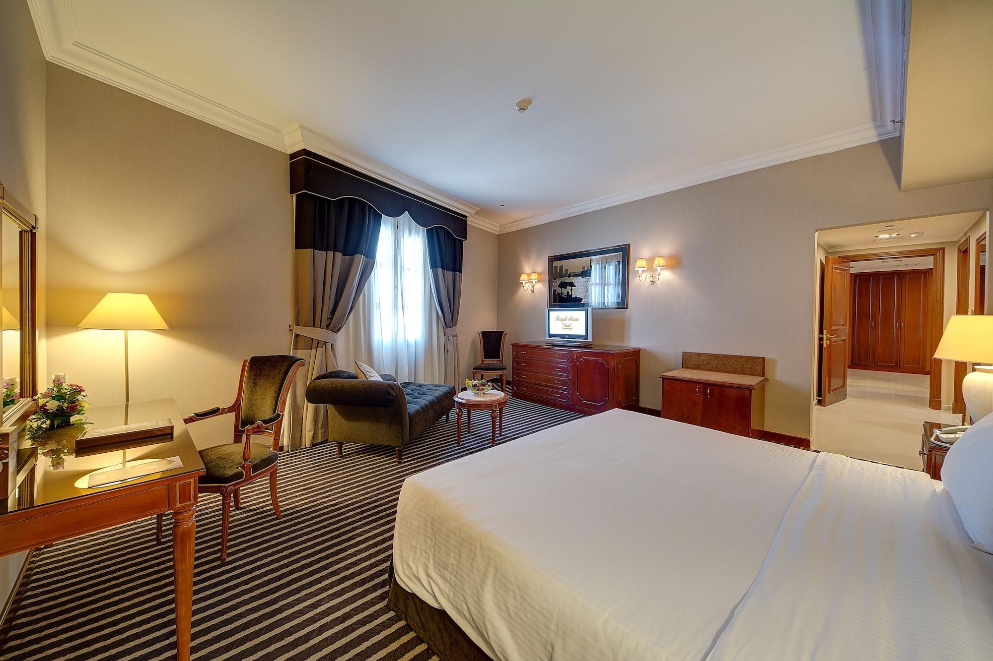 Royal Ascot Hotel Дубай Екстериор снимка