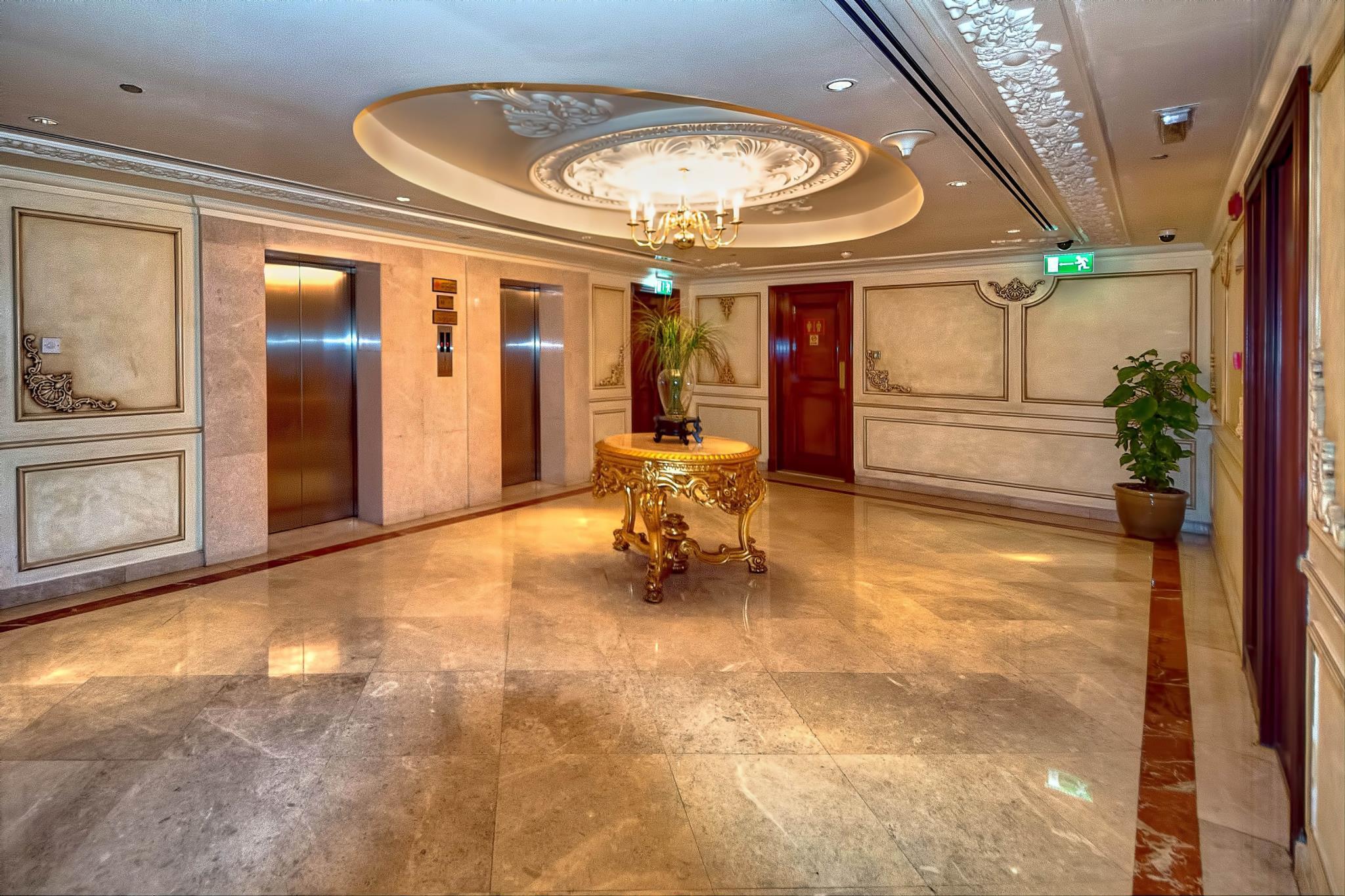 Royal Ascot Hotel Дубай Екстериор снимка