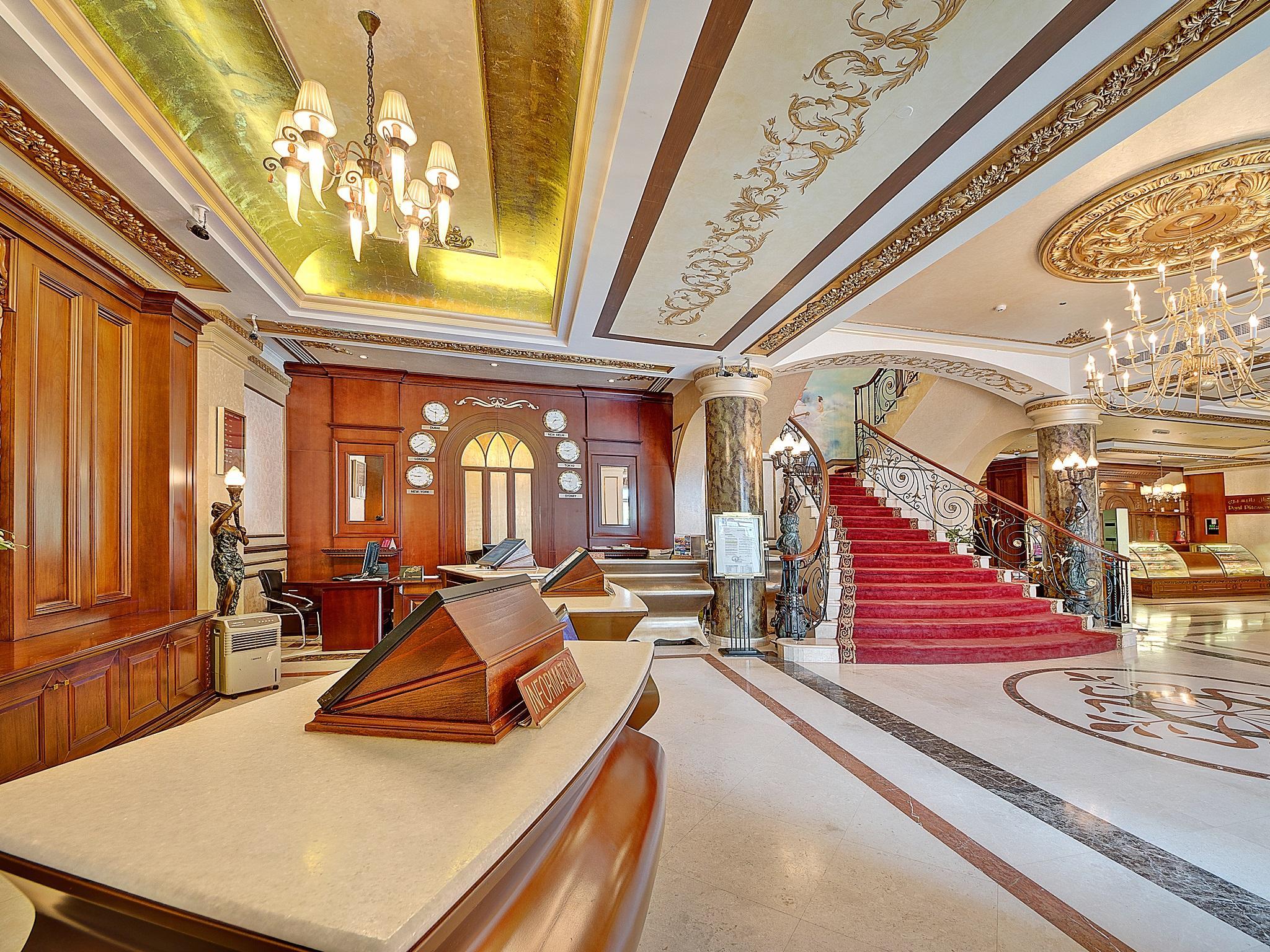 Royal Ascot Hotel Дубай Екстериор снимка