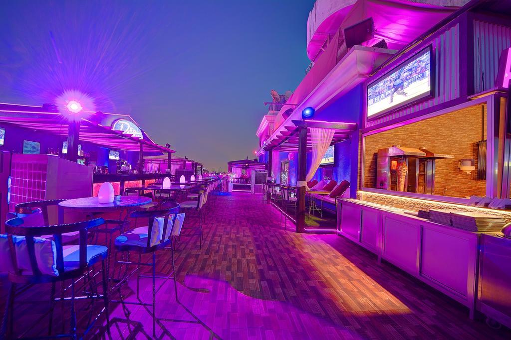 Royal Ascot Hotel Дубай Екстериор снимка