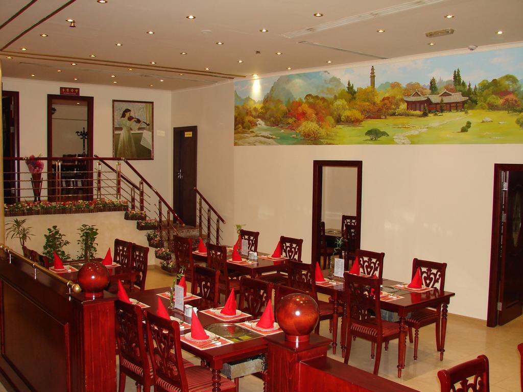 Royal Ascot Hotel Дубай Екстериор снимка